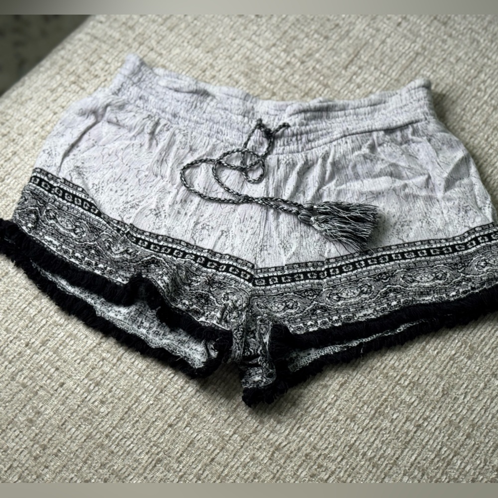 Black and White Juniors Shorts Small